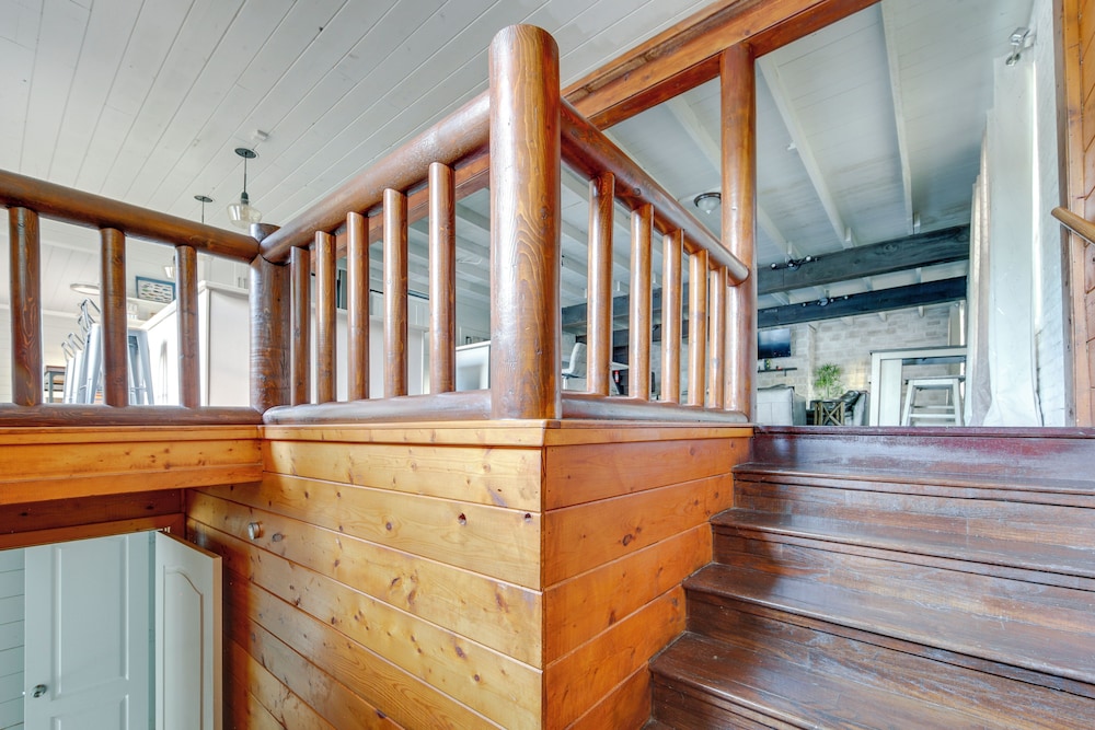 Game Room, Trails! 30-acre Lakefront Streetman Gem