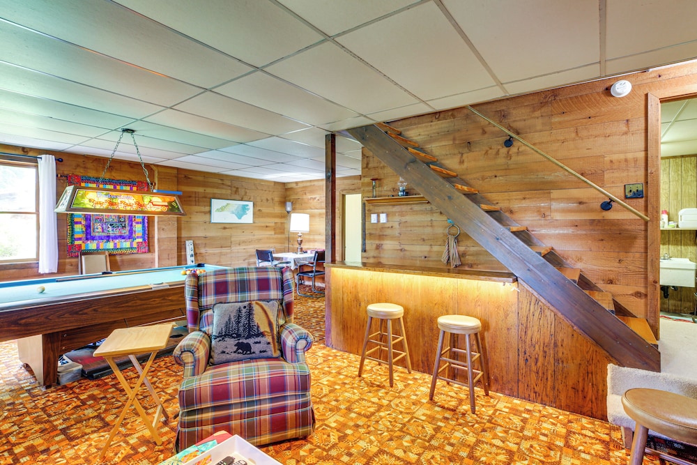 Deck, Fire Pit, Games: Family Escape Near Boone