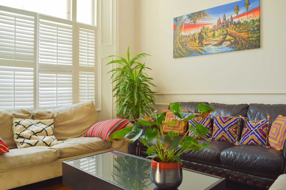 Large 2 Bedroom Apartment in Central London