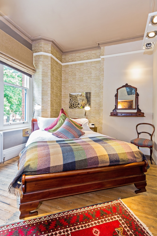 Bedford Vacations - D'Parys - Property Image 12