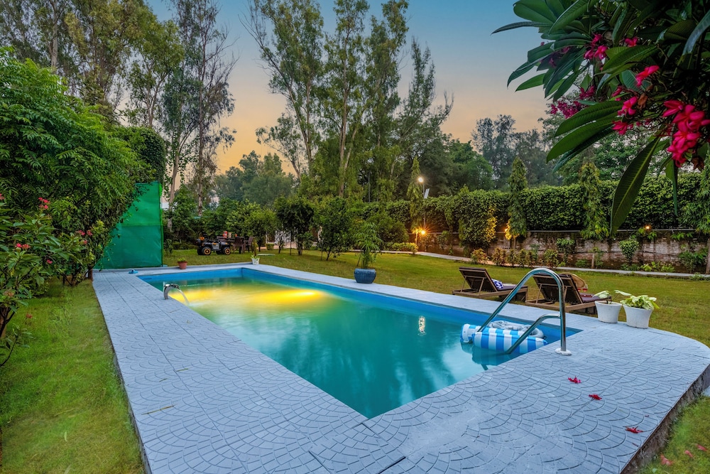 Alaya Stays 3 BHK with Pvt Pool-Daffodil