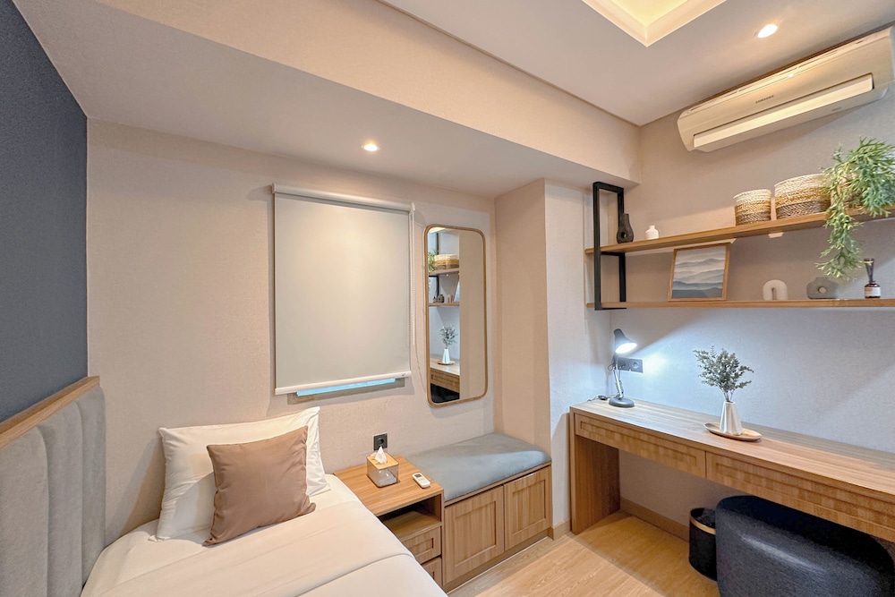 Modern Look With Wooden Accent 3Br At Kondominium Puncak Marina Apartment