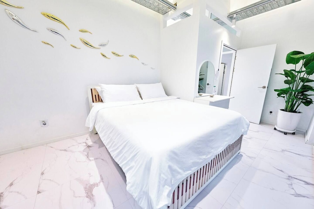 F9 Tailor Serviced Home near Hongik Univ