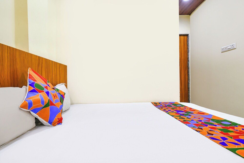 Fabhotel Ratna Palace I