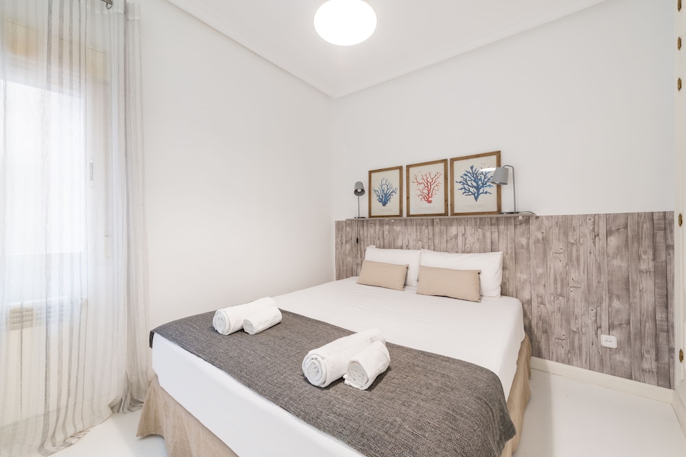 3 Bd Apartment Perfect Location in Plaza de Chueca view 4