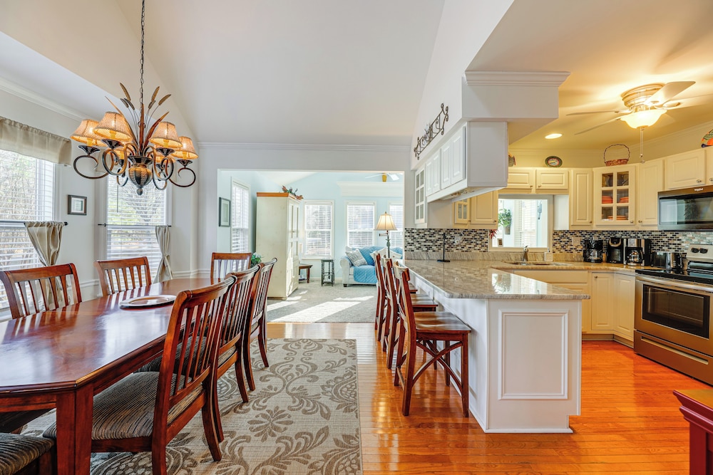 8 Mi to Beach: Ocean Pines Home Near Marina & Golf