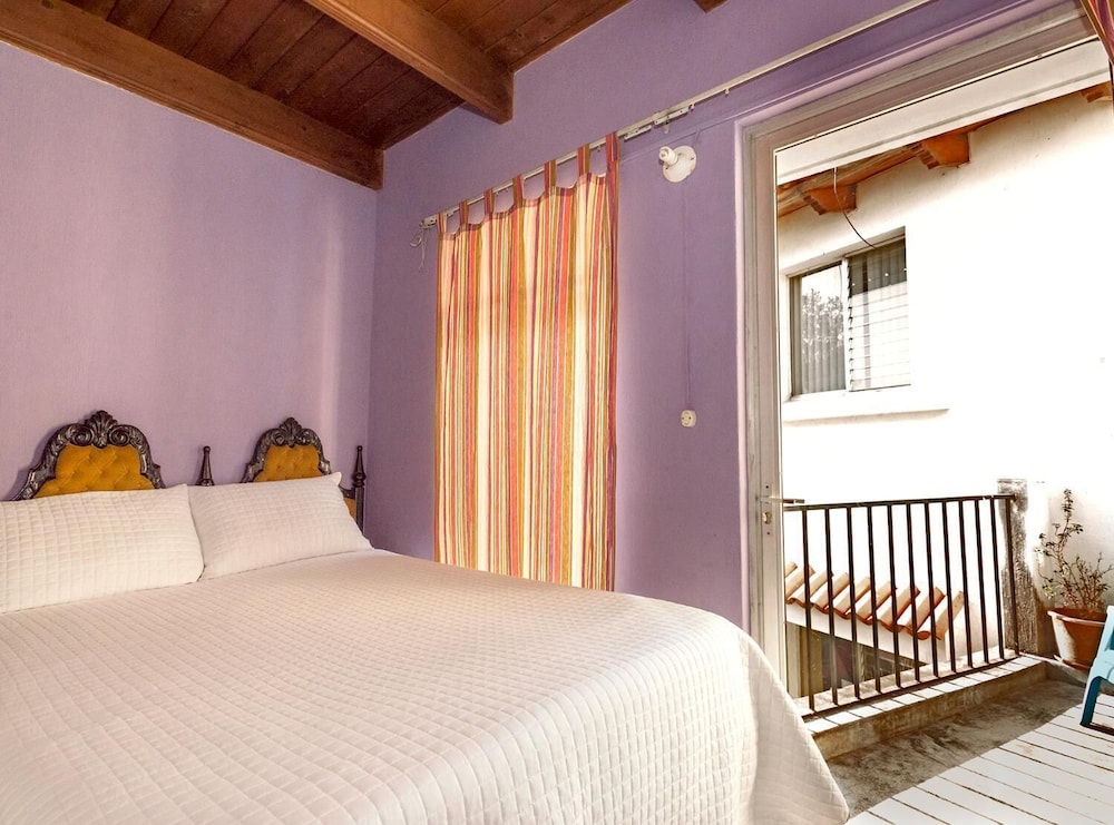 Quetzalroo Boutique Hostel