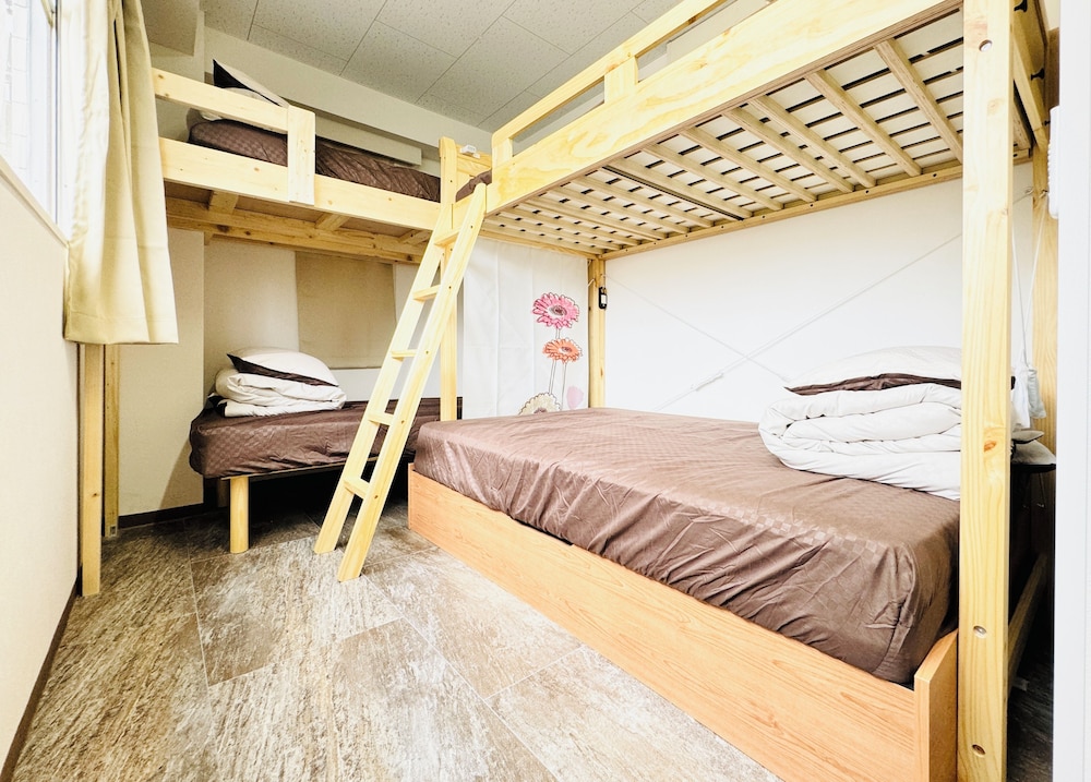 GUEST HOUSE B's Five II - Hostel