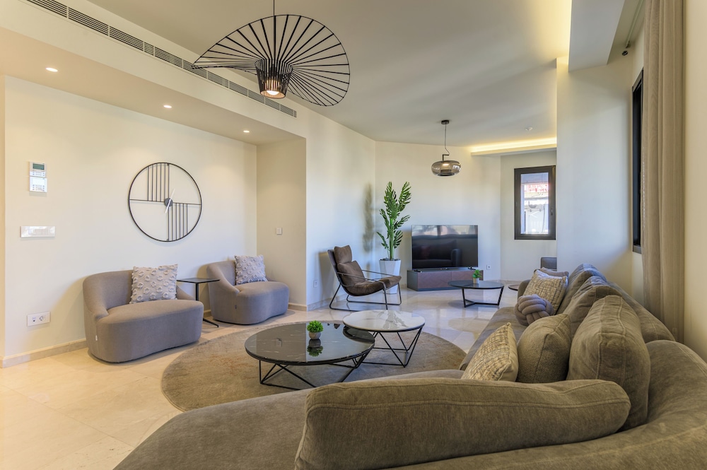 Achrafieh Gate - Modern 3-BR Apartments