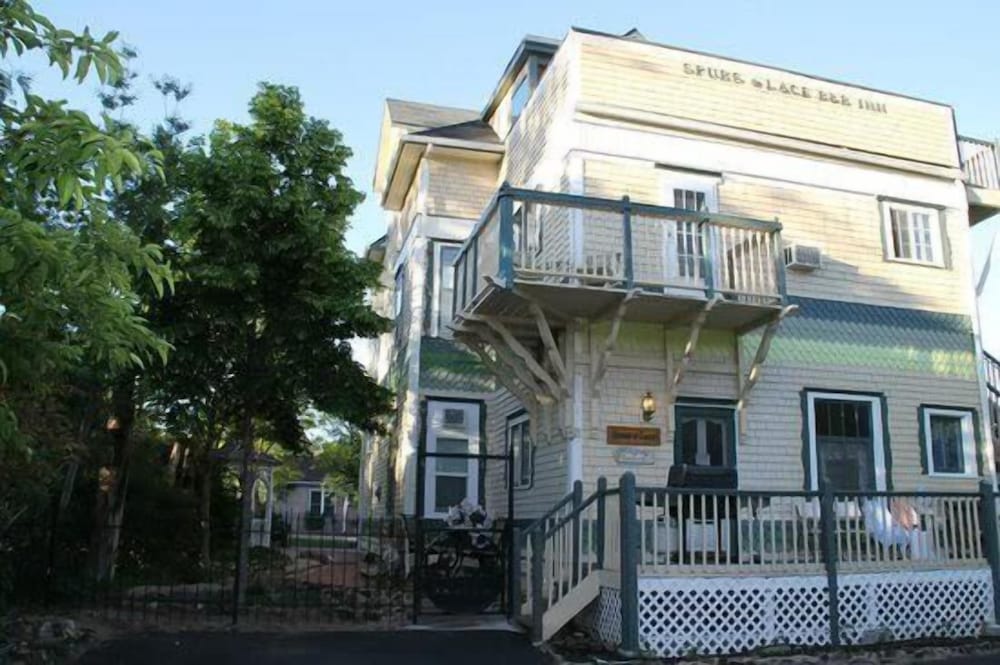 Spurs n Lace Bed & Breakfast Inn view 4