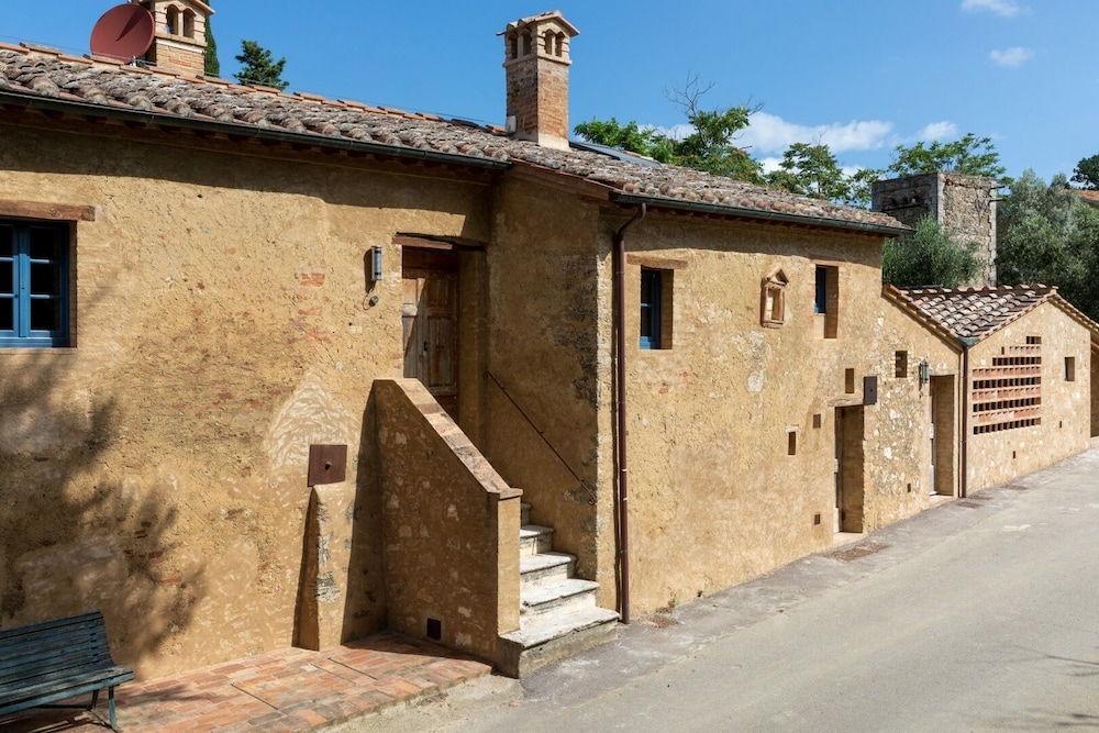 Photo 6