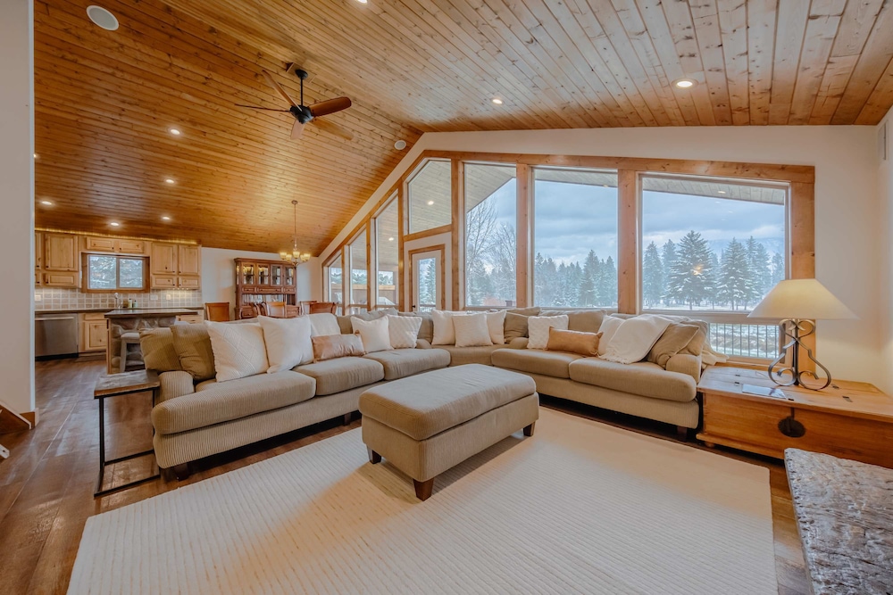 Flathead River Retreat For 15!