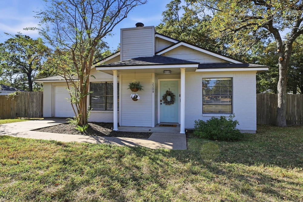 Howdy Hang Out - Cozy, Cute And Comfortable House! 2 Bedroom Home