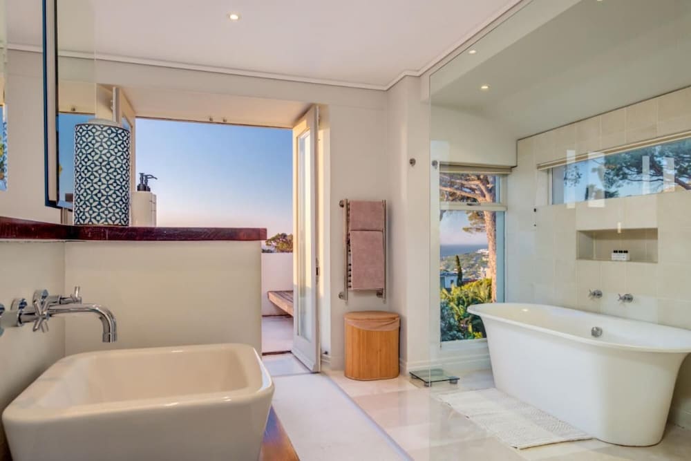 Stylish Family Villa w Pool Garden Putt-putt Villa Olivier