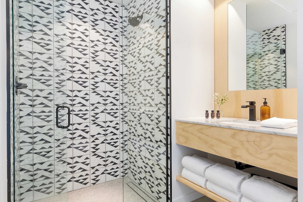 Blackhaus B : 4 Bedroom Suite by Avantstay 4-rooms