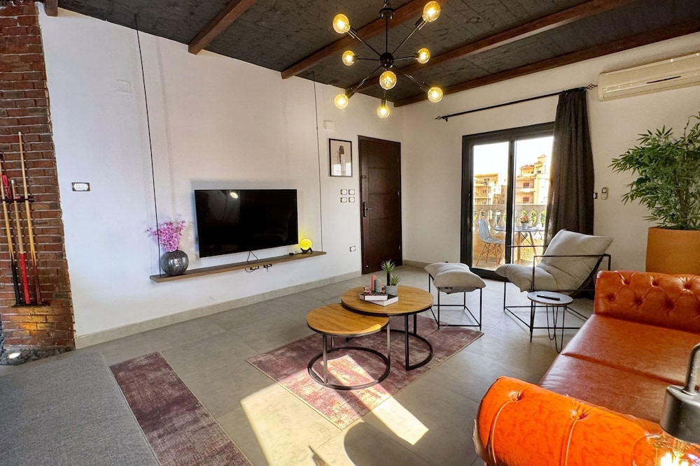 The Built-up 2 BDR Condo 15 min to CAI Airpt