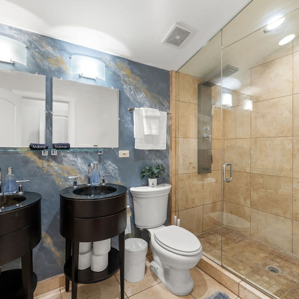 Luxurious 8 Bed Retreat State of the Art Theater