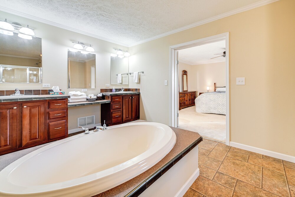 Walk to Ohio River: Golconda Home w/ Water Views!