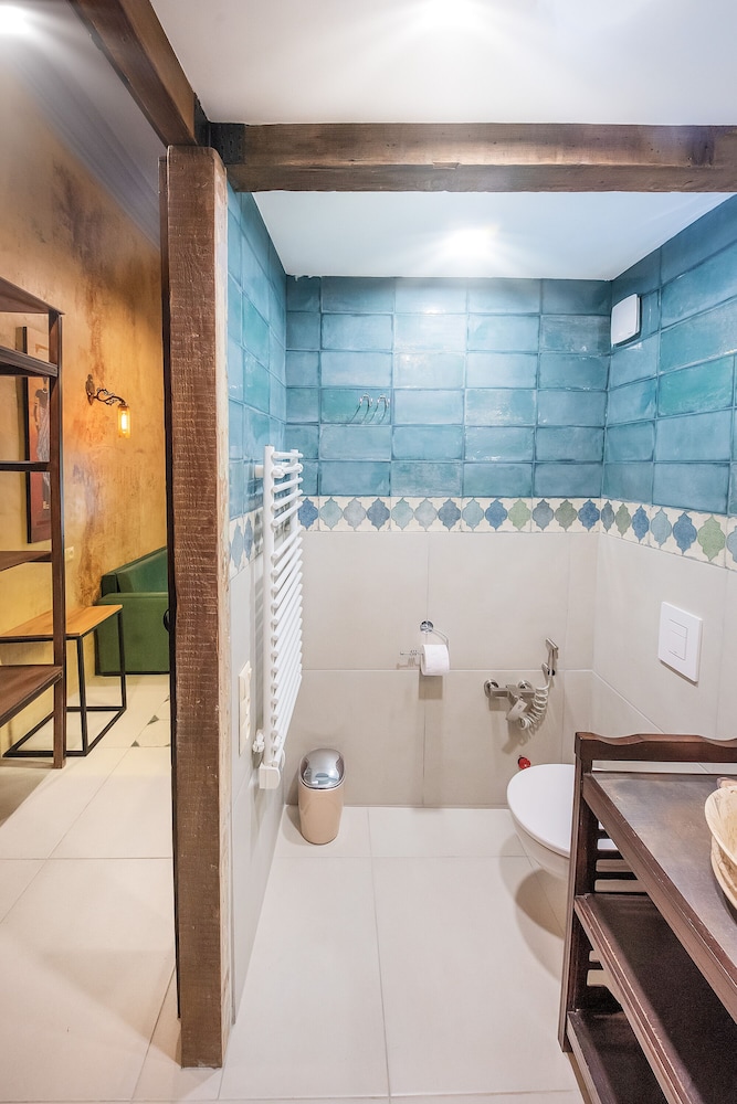 H&B apartments Lado Asatiani view 4