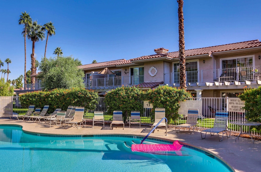 Stylish Condo With Panoramic View Community Pool