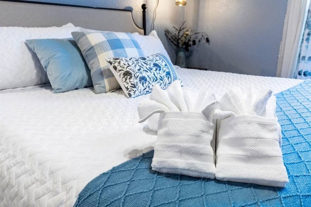 Serene Views Ideal For Long Stays Heated Pool