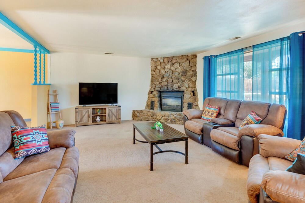 Valdez Home w/ Mountain Views, 11 Mi to Skiing!