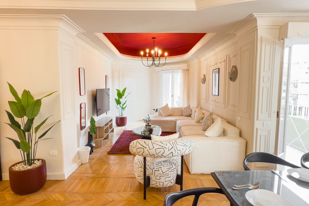 Xuru Stays I The 2bdr Crimson Crib @ The Heart Of Heliopolis