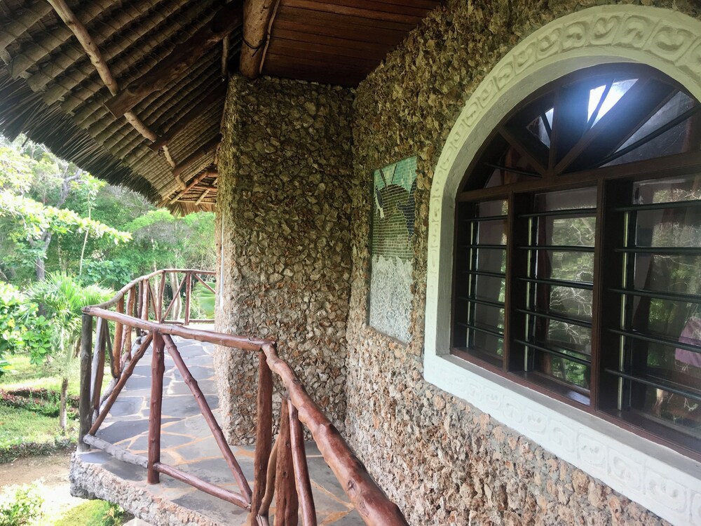 Room in Guest Room - Colobus Suite of 40m2 in Villa 560 m2, View of the Indian Ocean view 2