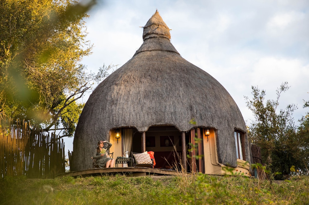 Hoyo Hoyo Safari Lodge