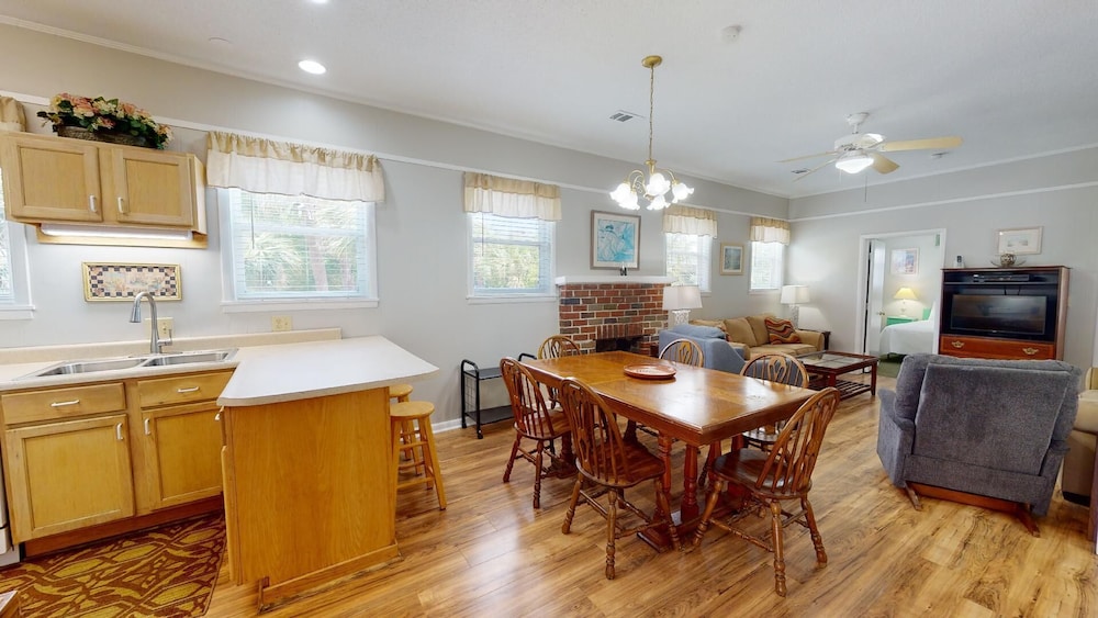 Beach Nugget by Tybee Vacation Rentals