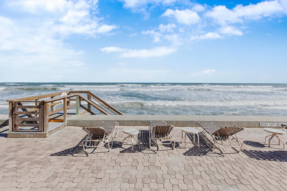 Hacienda del Sol II 413