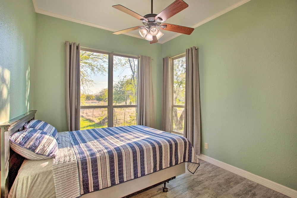 Gainesville Vacations - Charming Gainesville Retreat: Barn, Horses Welcome - Property Image 5