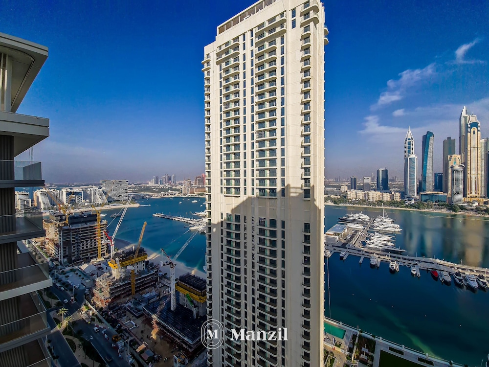Stylish 2BR in Emaar Beach Front w/ Private Beach