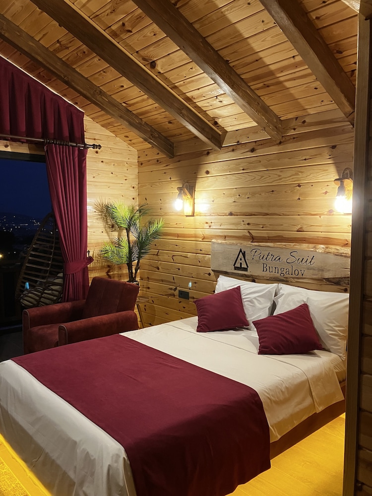 Putra Suit Bungalov view 4