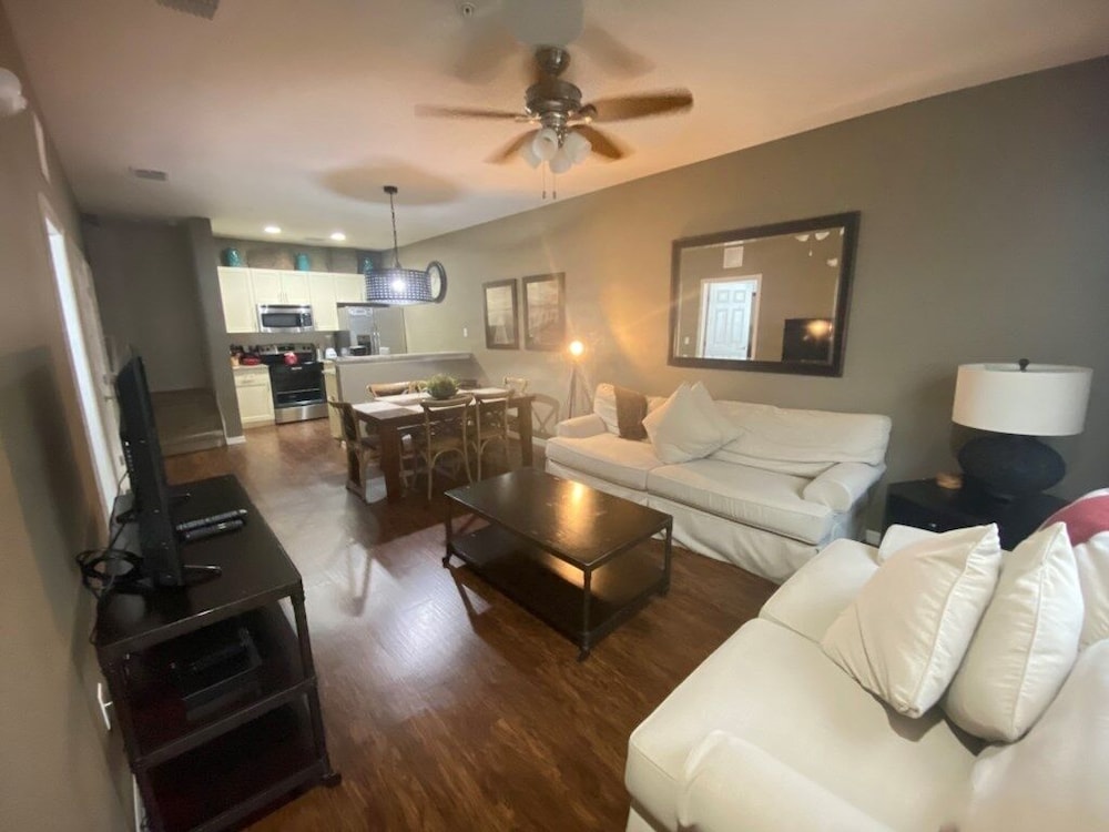 Family Retreat 3 Miles To Disney & Attractions 3 Bedroom Townhouse