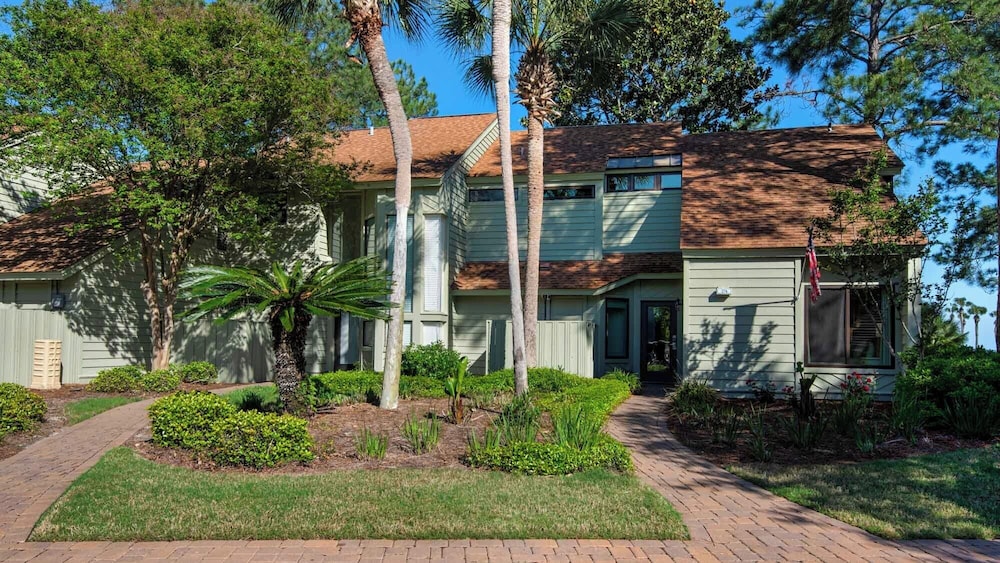 Waterfront Retreat in Sandestin w/ Golf Cart & Free Attraction Tickets!