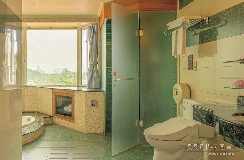 Regale Villa Hotel