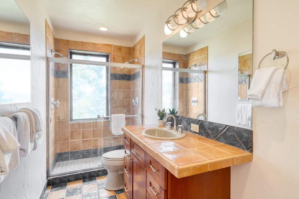 Summit County Vacations - Topaz Estate by Avantstay Luxe Home, Pool View - Property Image 27