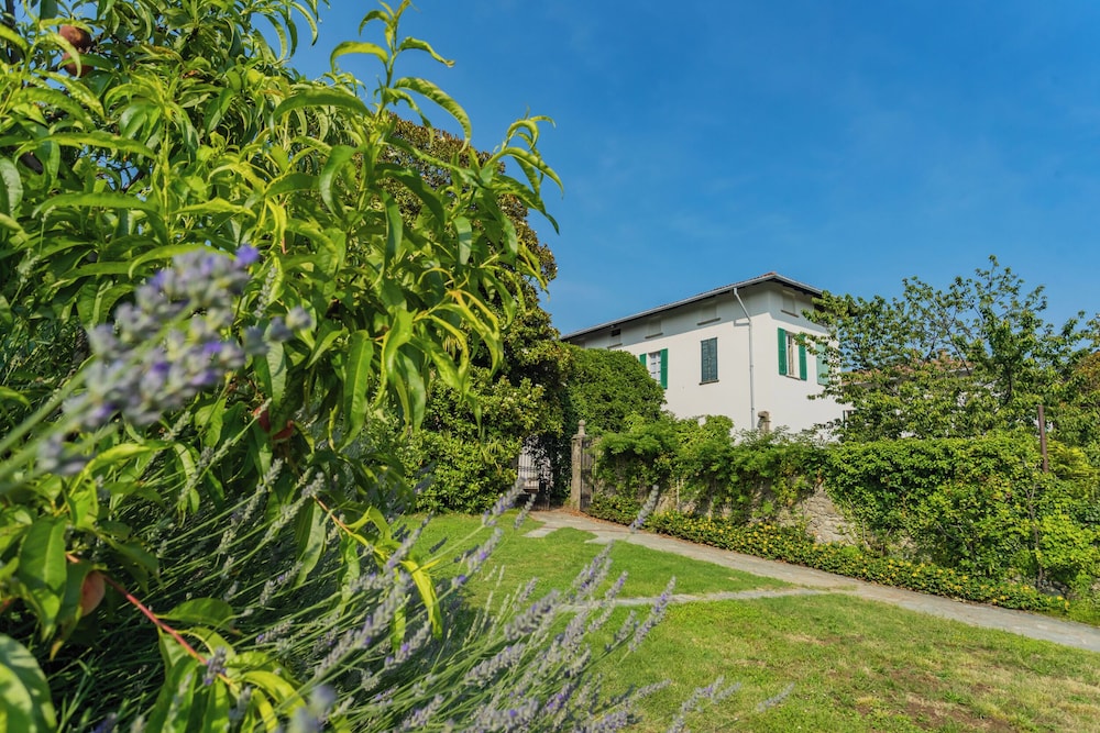 Luxury Apartments in Villa Cardinal Ciceri by Rent all Como