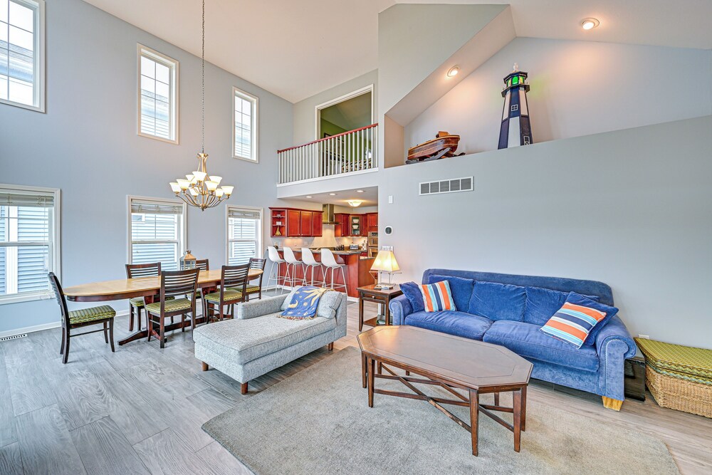St Joseph River, Lake Michigan Access: Luxury Home