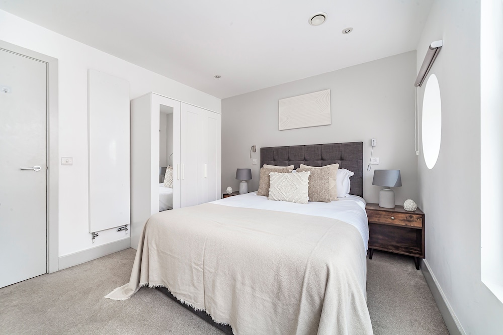 The Old Street Luxury Flat into 3 Bed Apartment in Old Street