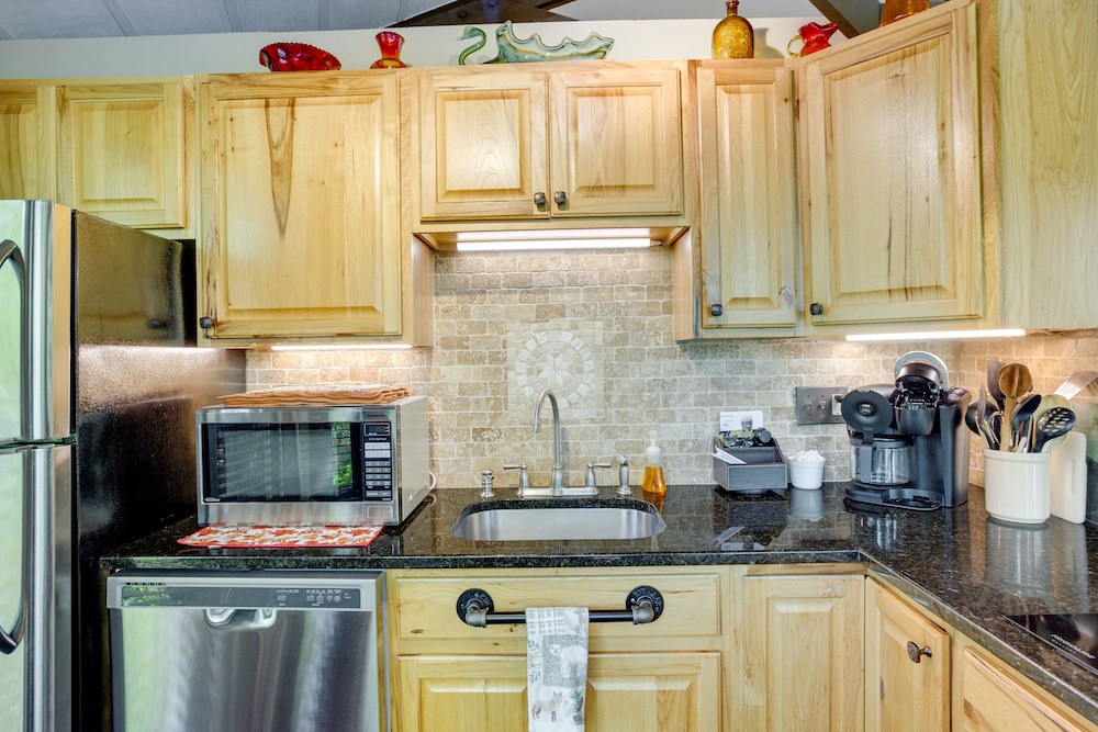 Jasper Hideaway w/ Spacious Deck + Community Pool view 3