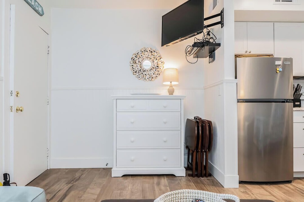 Newly Renovated Sunsuite! Centrally Located With Resort Access!