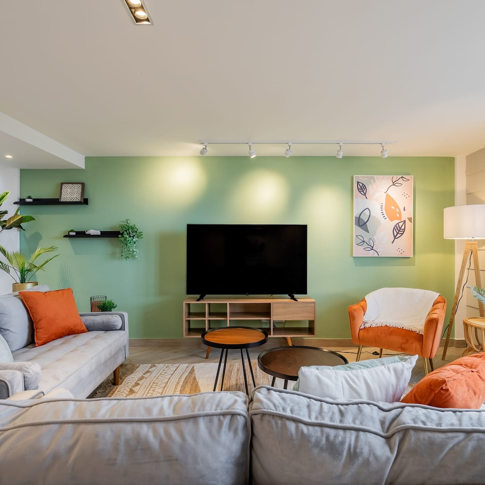 w Elegant 3BR With Modern Terrace in Panama
