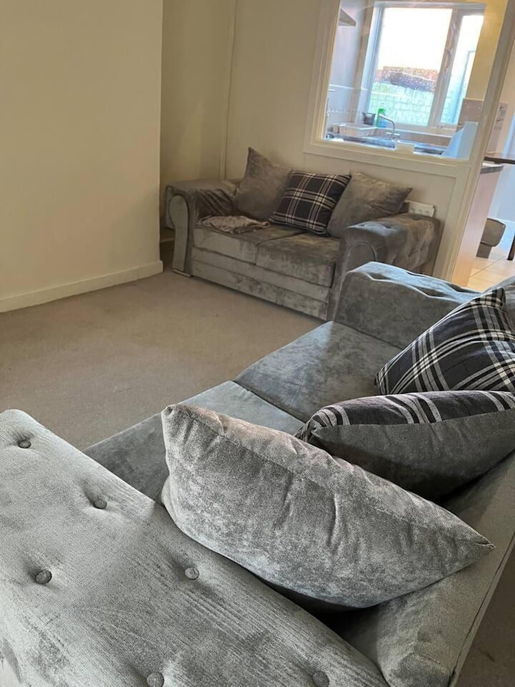 Lovely 2-bed House in Liverpool view 5