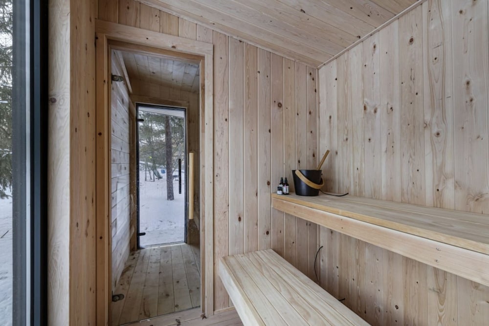 Peaceful Mini Mansion Sleeps 18