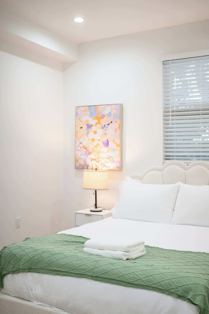 Not Affected by the Fire/modern 5BR Home With Parking, Near LA Attractions #4