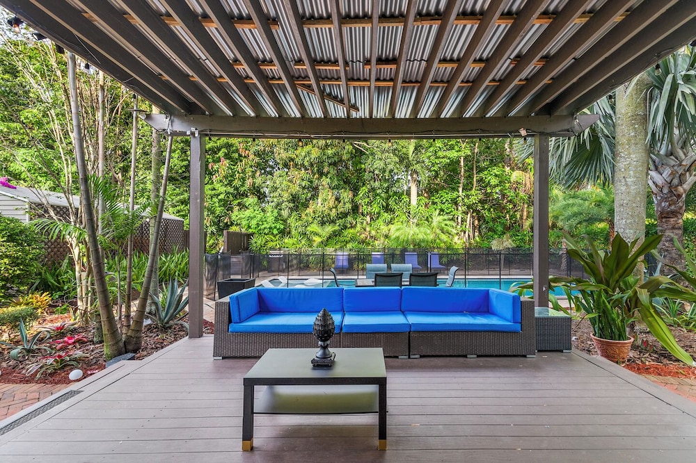 2 Mansions with Pool in West Palm Beach