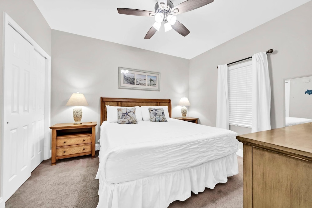 Laketown Wharf 906