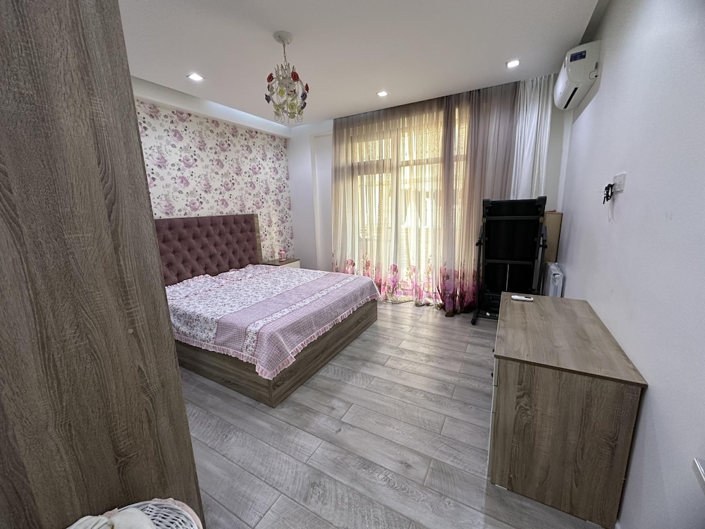 Charming 2-bed Apartment in Baku City Center